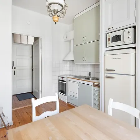 Appartamento Wehost Spacious Studio For 5 With A Kitchen Helsinki Esterno foto