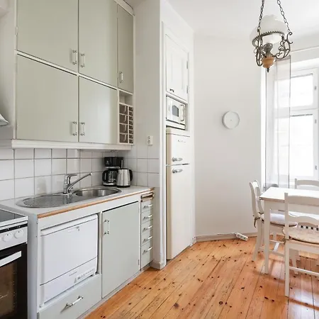 Appartamento Wehost Spacious Studio For 5 With A Kitchen Helsinki Esterno foto